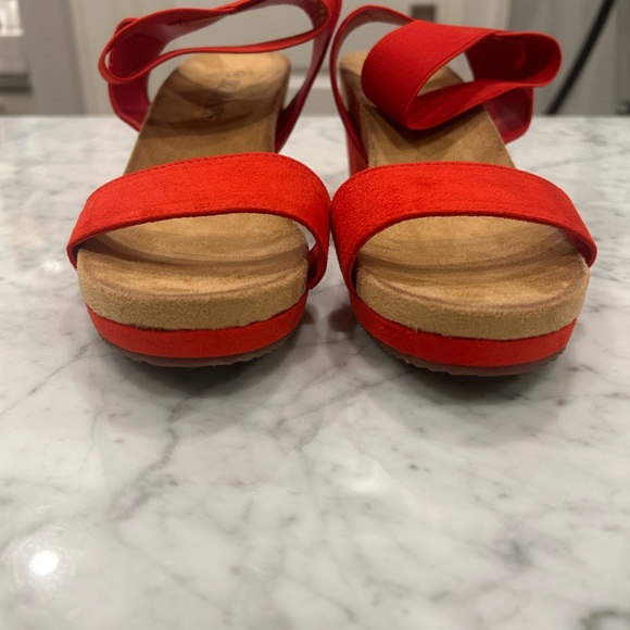 Dream Pairs women’s size 8 RED wedge sandals w elastic loop ankle strap. NWOT - Picture 5 of 7